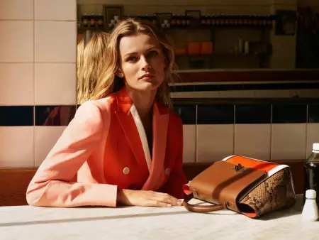 Si Edita Vilkeviciute ay tumungo sa London para sa Bally's Spring 2016 Campaign