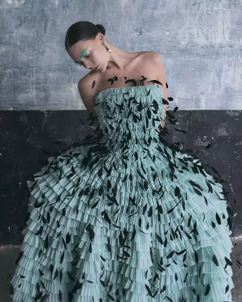 Kinga Rajzak Modeller Haute Couture Kleeder am Magazin How To Spend It