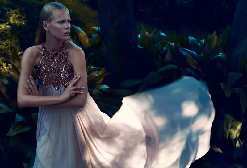 Tereza Jonakora minn Emre Guven għal Harper's Bazaar Turkey