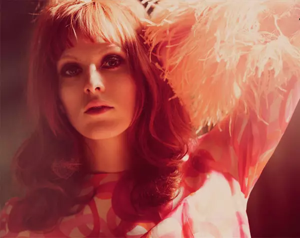 Karen Elson troch Guy Aroch yn Walk the Line | Foam Magazine july 2010