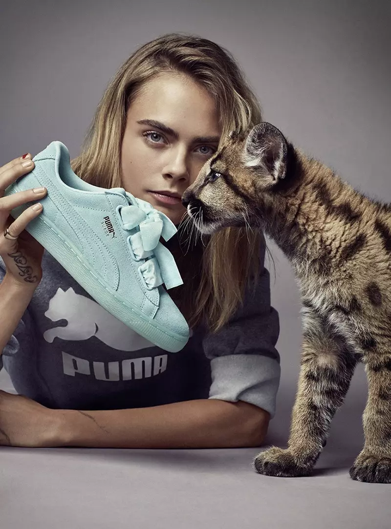 Cara Delevingne dia maka sary miaraka amin'ny sneaker PUMA Suede Heart Reset