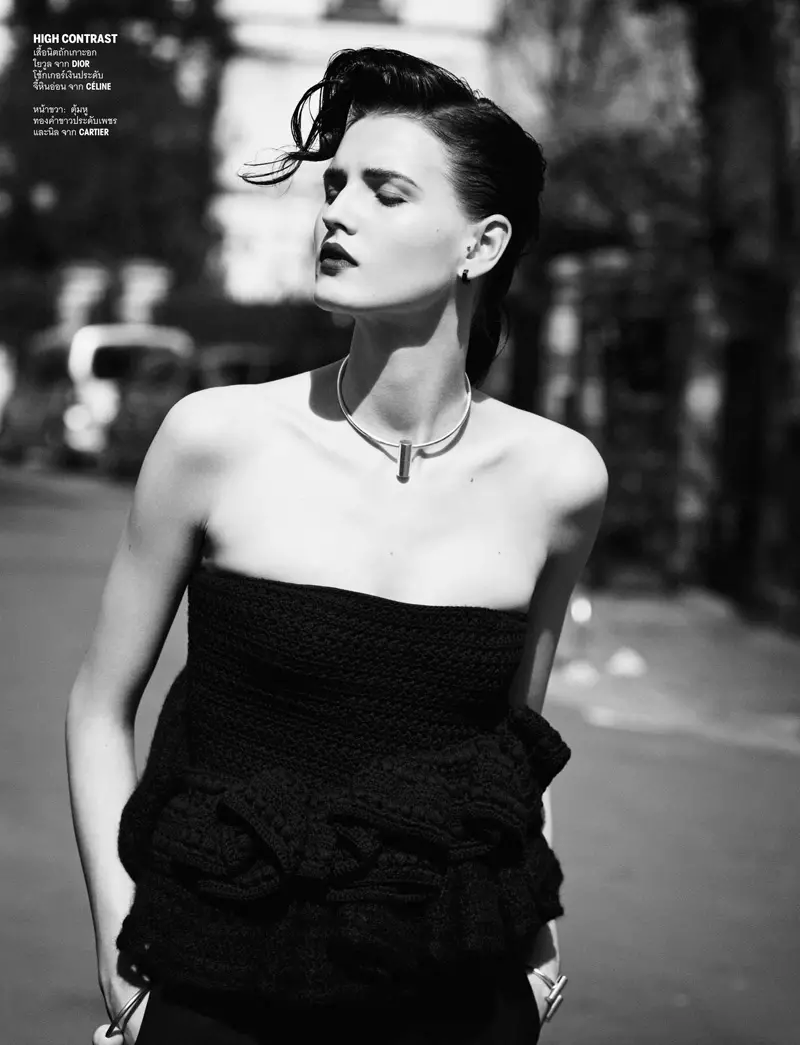 Katlin Aas s'habille pour Vogue Thaïlande juillet 2013 par Ward Ivan Rafik