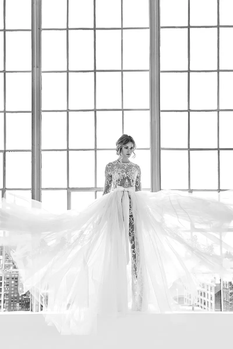 Zuhair Murad Bridal ၏ နွေဦး-နွေရာသီ 2018 စုစည်းမှုမှ Dona ၀တ်စုံ