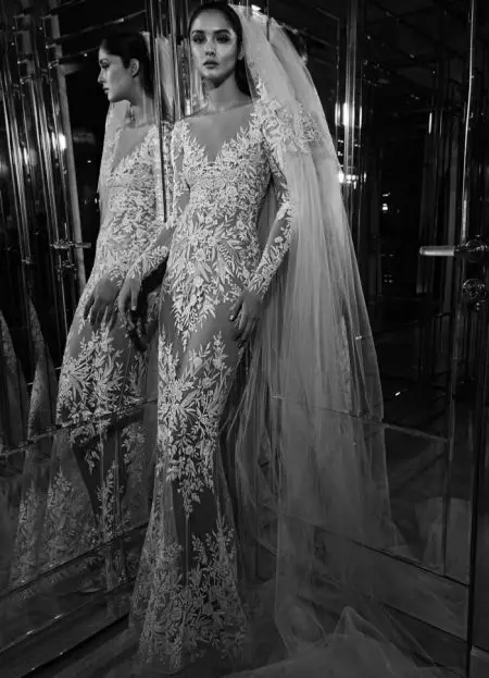 Uwe alụm di na nwunye nke afọ 2017 Zuhair Murad na-adọrọ mmasị n'ezie