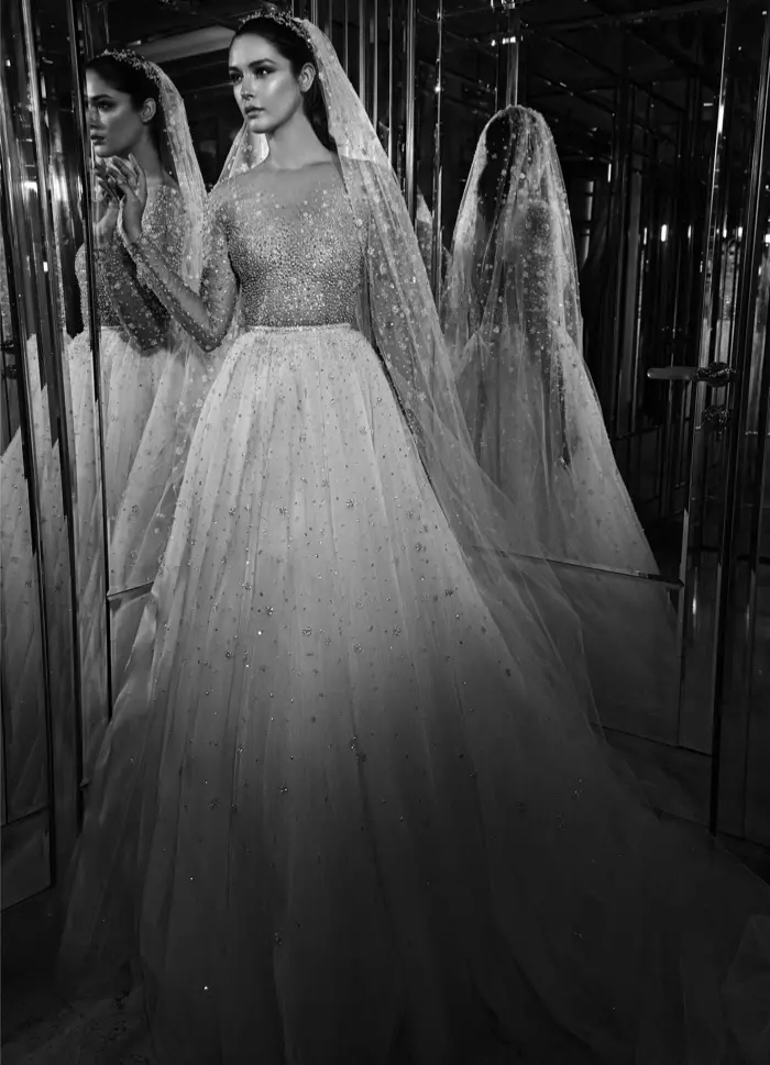 Zuhair Murad Bridal Fall 2017: ຊຸດ Valaya ມີເສື້ອຄຸມ