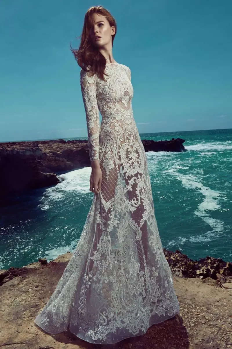 A coleção primavera 2017 de Zuhair Murad Bridal apresenta vestido transparente de manga longa com enfeite de renda