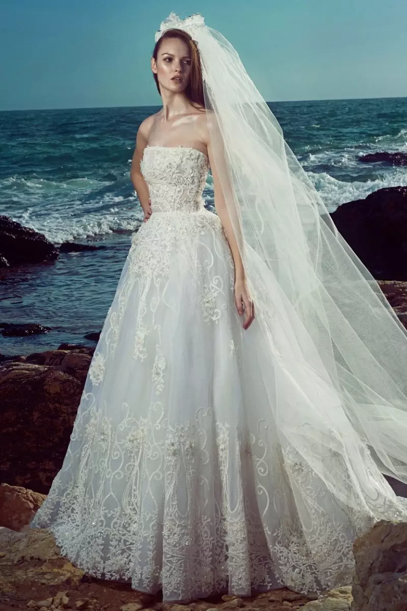 Zuhair Murad Bridal 2017 m. pavasario kolekcijoje yra rutulinė suknelė be petnešėlių