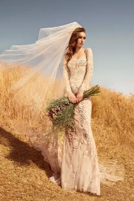 Zuhair Murad Enchants ເຈົ້າສາວສຳລັບຄໍເລັກຊັນລະດູໃບໄມ້ຫຼົ່ນ 2020