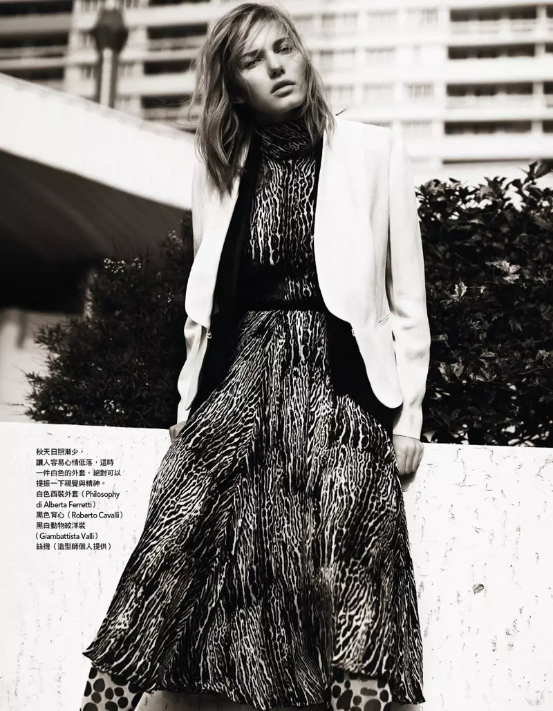 Een neutrale Marique Schimmel schittert in Vogue Taiwan augustus 2012 door Naomi Yang