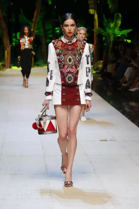 Dolce & Gabbana มุ่งหน้าสู่เขตร้อนสำหรับฤดูใบไม้ผลิ 2017