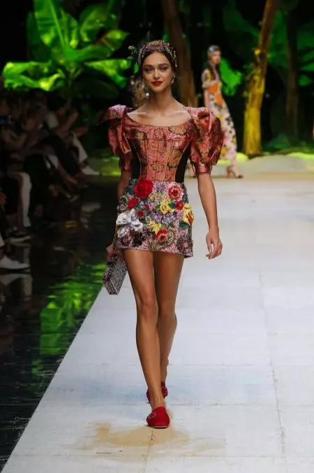 Dolce & Gabbana hướng đến nhiệt đới cho mùa xuân 2017