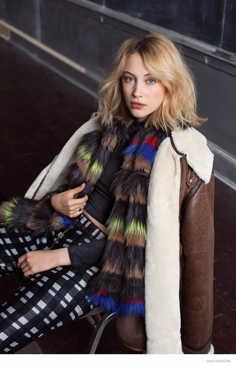 Sarah Gadon แสดงในนิตยสาร ASOS, Talks Robert Pattinson