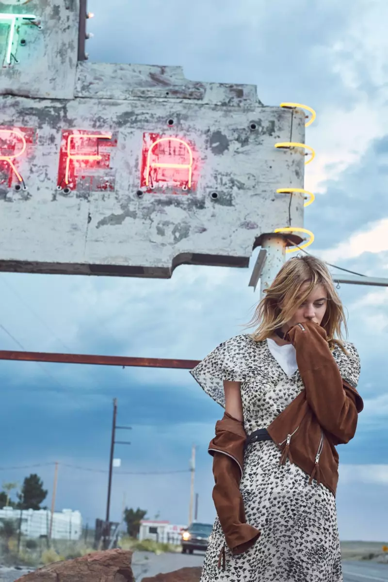 Camille Rowe posa en Marfa, Texas para a campaña Mango's Journeys