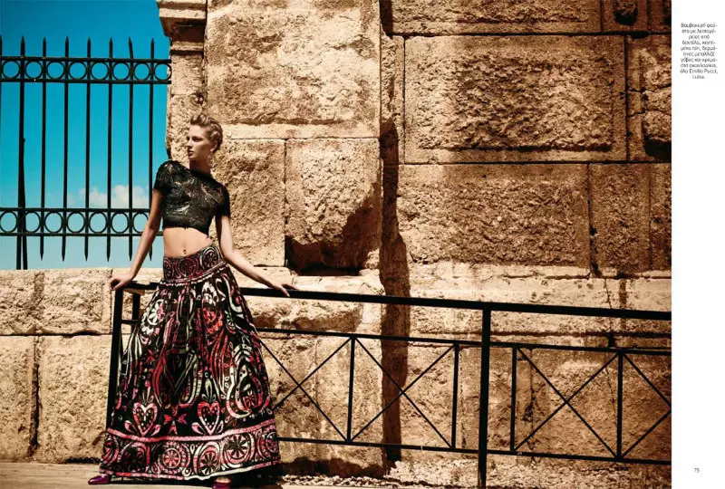 Ros Georgiou Membintangi Vogue Hellas Juli 2012 oleh Thanassis Krikis