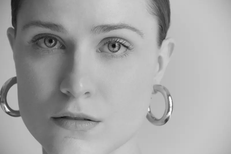 Gefotografeerd door Domino, poseert Evan Rachel Wood in zwart-wit