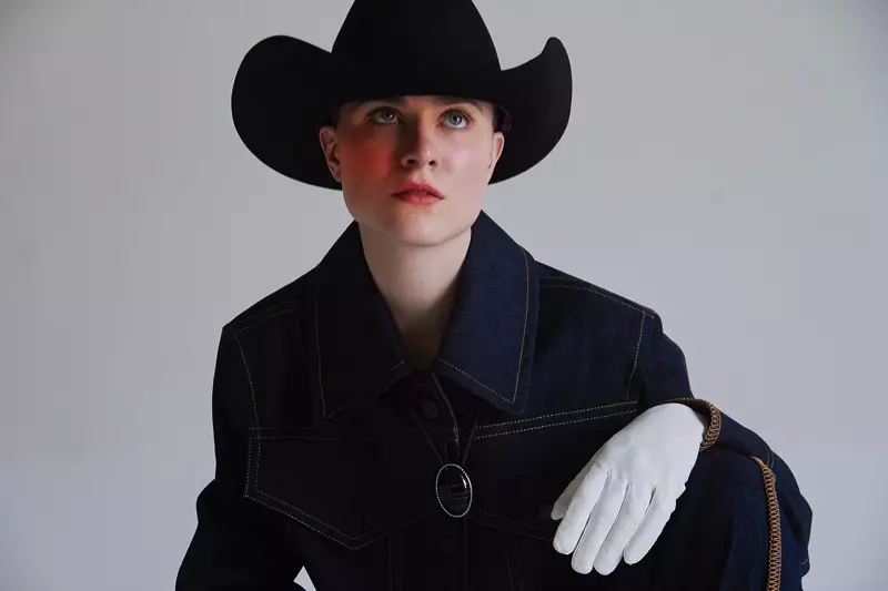 Herečka Evan Rachel Wood nosí Colovos denim s kloboukem a rukavicemi Palace Costume