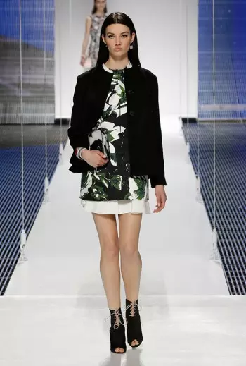 Ang Dior's Cruise 2015 Show Nagkuha sa Scarves, Pattern