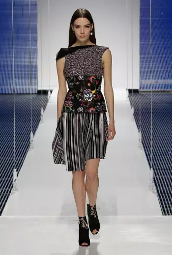 Dior's Cruise 2015 Show nimt sjaals, patroan oan