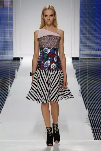 O le Fa'aaliga a le Dior's Cruise 2015 e fa'aalia i luga o sikafu, Mamanu