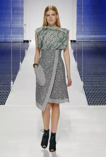 Dior's Cruise 2015 Show Takes on Scarves, Pattern