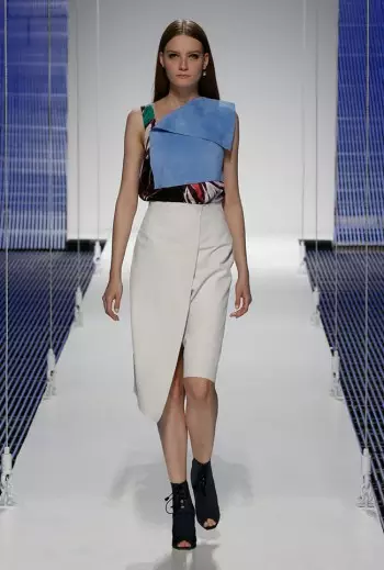 Spectacolul Dior Cruise 2015 poartă eșarfe, model