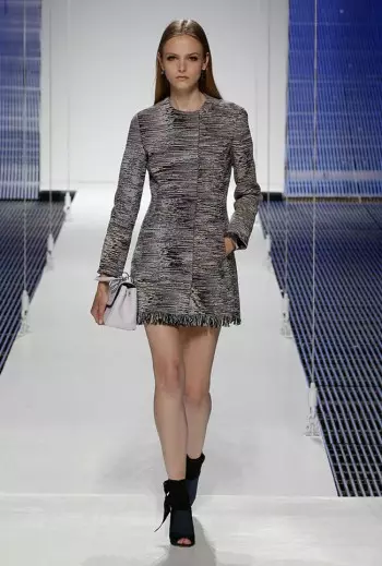 Spectacolul Dior Cruise 2015 poartă eșarfe, model