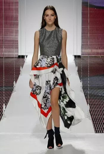 Ang Dior's Cruise 2015 Show Nagkuha sa Scarves, Pattern