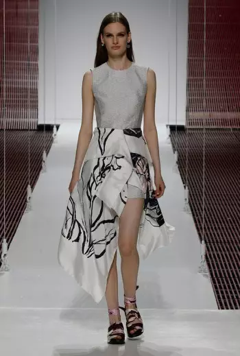 Dior's Cruise 2015 Show Takes on Scarves, Pattern