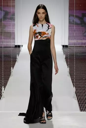 Dior's Cruise 2015 Show Takes on Scarves, Pattern