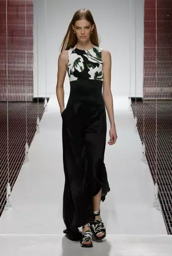 Dior's Cruise 2015 Show Takes on Scarves, Pattern