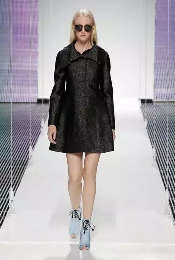 Desfile Crucero 2015 de Dior toma bufandas, patrón