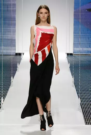 Dior's Cruise 2015 Show uzņem šalles, rakstu