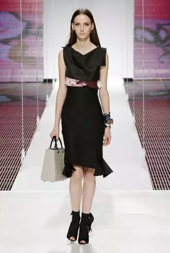 Показ Dior Cruise 2015: шарфы и узоры