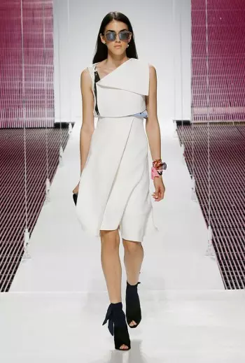 Dior's Cruise 2015 ikuskizunak zapiak hartzen ditu, eredua