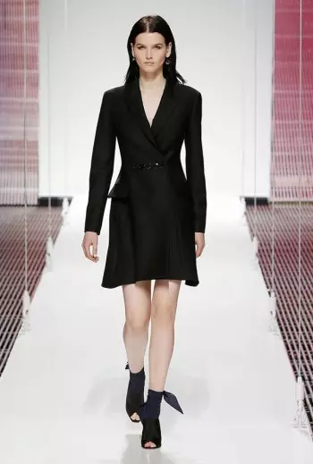 Dior's Cruise 2015 Show tar på halsdukar, mönster