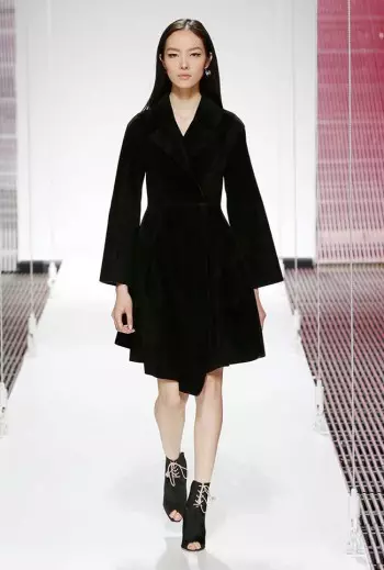 Dior's Cruise 2015 ikuskizunak zapiak hartzen ditu, eredua