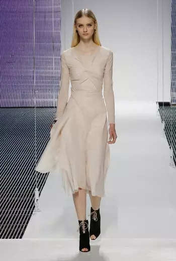 Dior's Cruise 2015 Şovu Atkılar, Desenler Üzerine Sürüyor