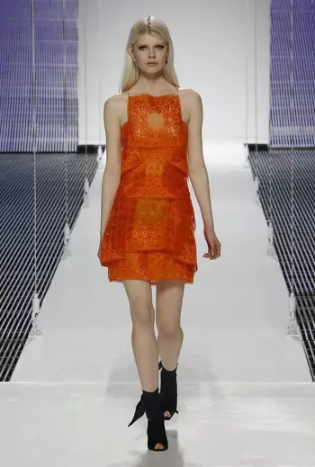 Dior's Cruise 2015 ko'rgazmasi sharflar, naqshlarni oladi