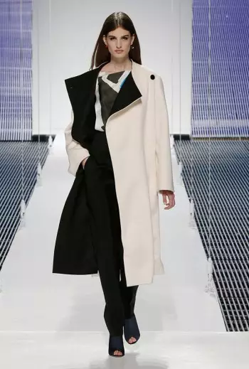 Dior's Cruise 2015 Show Takes on Scarves, Model