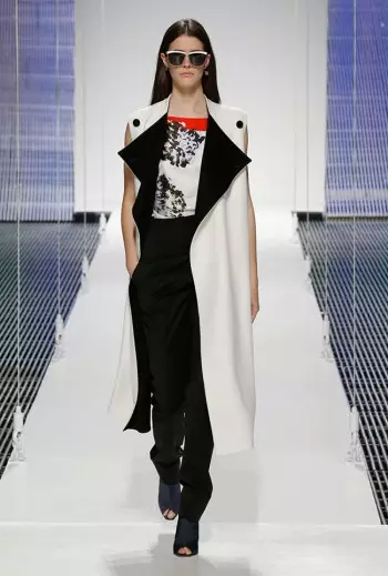 Dior's Cruise 2015 Şovu Atkılar, Desenler Üzerine Sürüyor