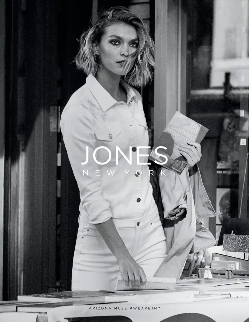 A modelo Arizona Muse posa en branco e negro para a campaña primavera-verán 2018 de Jones New York