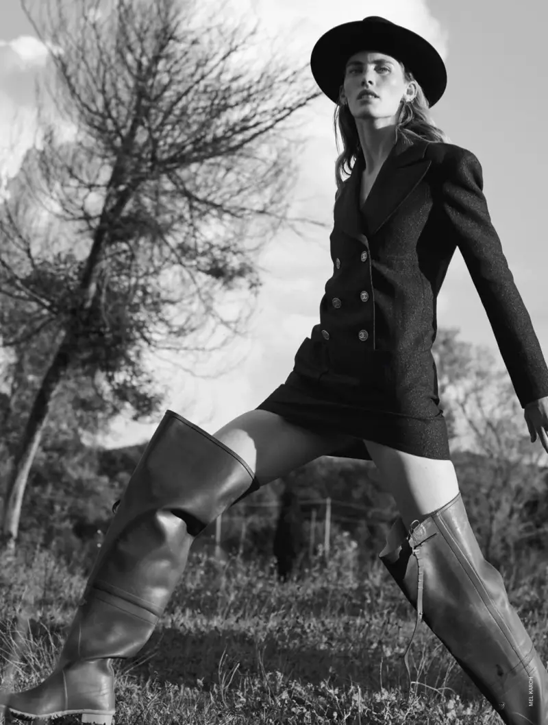 Емили Бејкер позира на отворено во елегантни стилови за Мари Клер Италија