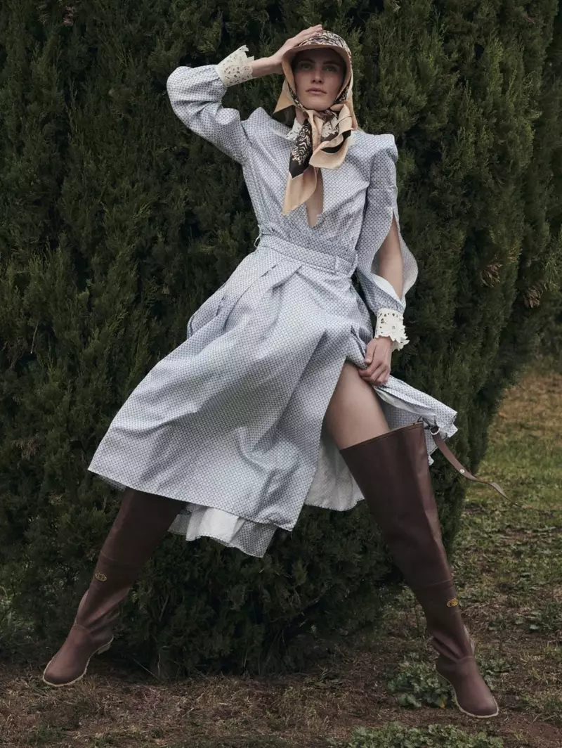 Emily Baker poze deyò nan estil elegant pou Marie Claire Itali