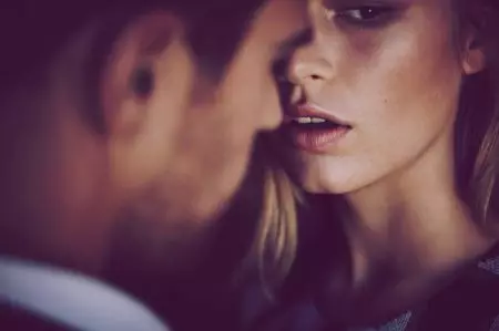 Si Anna Ewers miduyog kang Theo James para sa BOSS Fragrance Ad