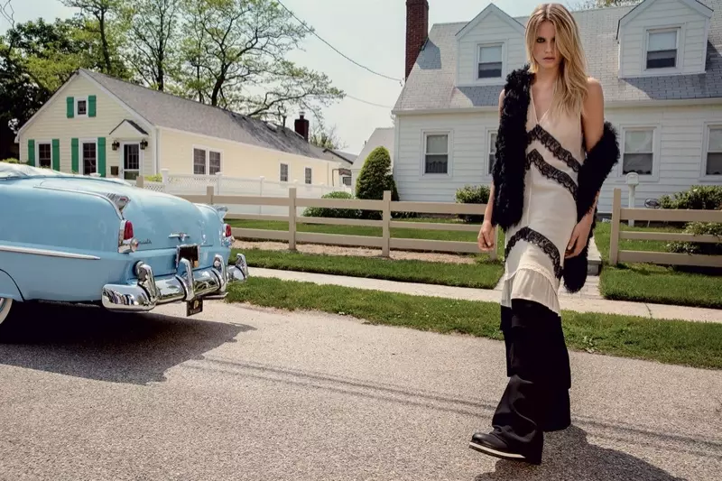 Наташа Поли снялась в осенней рекламной кампании Twin-Set 2016 года.
