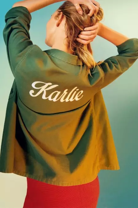 Karlie Kloss သည် Topshop ကမ်ပိန်းတွင် အလွန်အေးမြသောပုံရှိသည်။