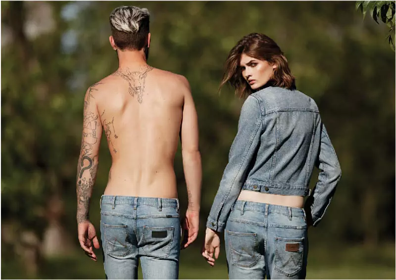 Lara Mullen Ta Koma Kan Hali Don Yaƙin WRANGLER's Fall 2014