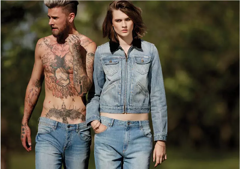 Lara Mullen Reiras al Naturo por la Aŭtuno 2014-Kampanjo de WRANGLER