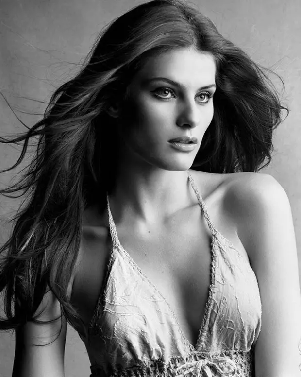 Isabeli Fontana fir Vogue Brasilien November 2010 vum Patrick & Victor Demarchelier