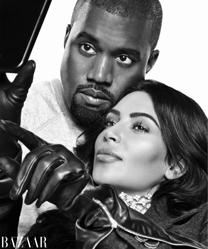 Kanye West ja Kim Kardashian ottavat selfien mustavalkoisena